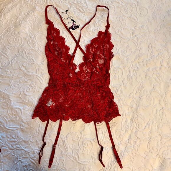 Romantic Red Lace Bra Set - Picture 8 of 13